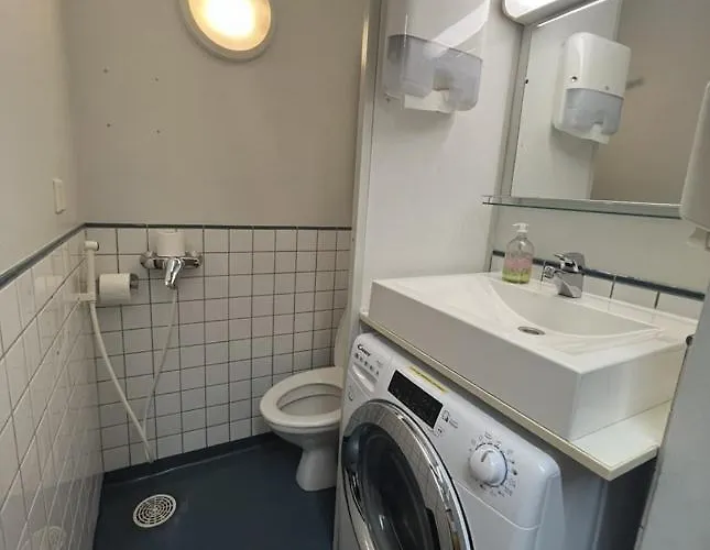 Office House Services 655 Hostel